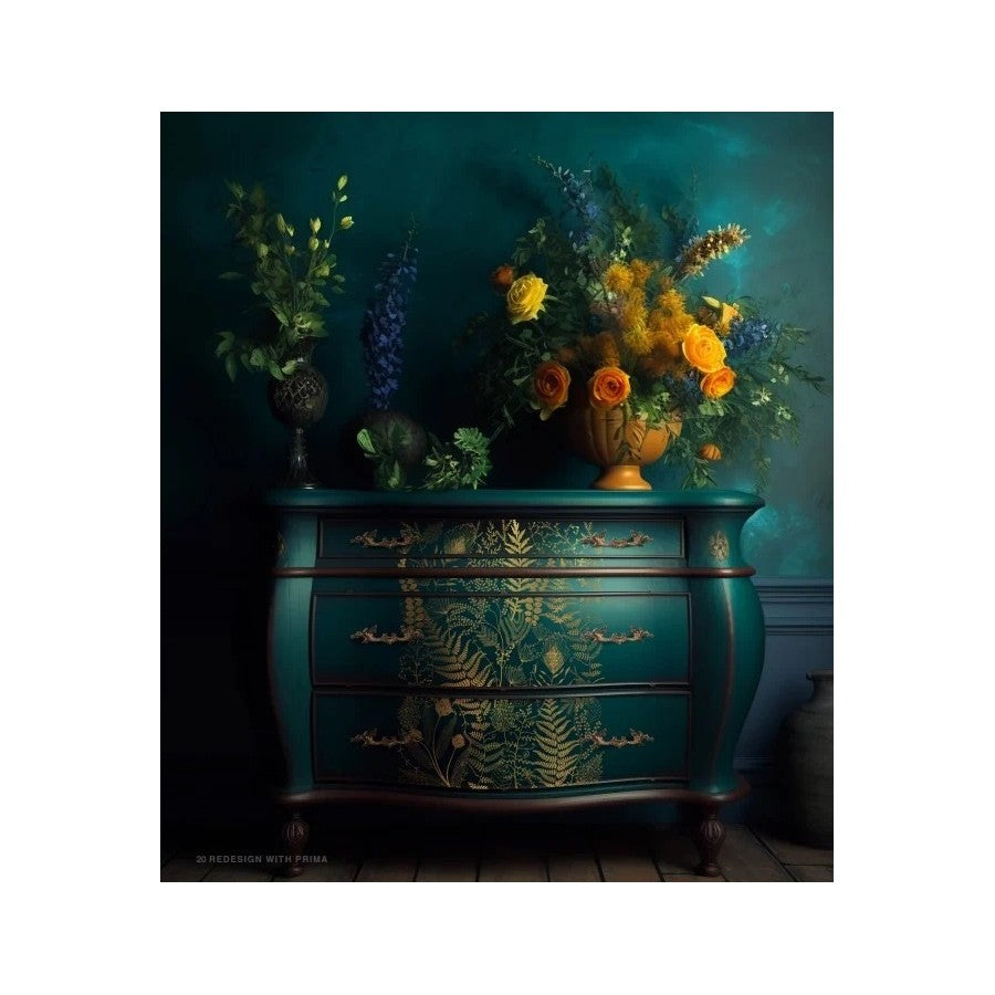 Transferencia decorativa Foliage Finesse Kacha - Helechos dorados sobre cómoda azul teal con flores - Re-Design with Prima