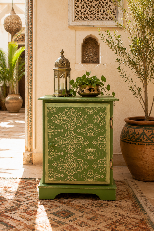 Mueble auxiliar marroquí verde oliva restaurado con transfer decorativo Kacha Re-Design with Prima - Anaqa Design