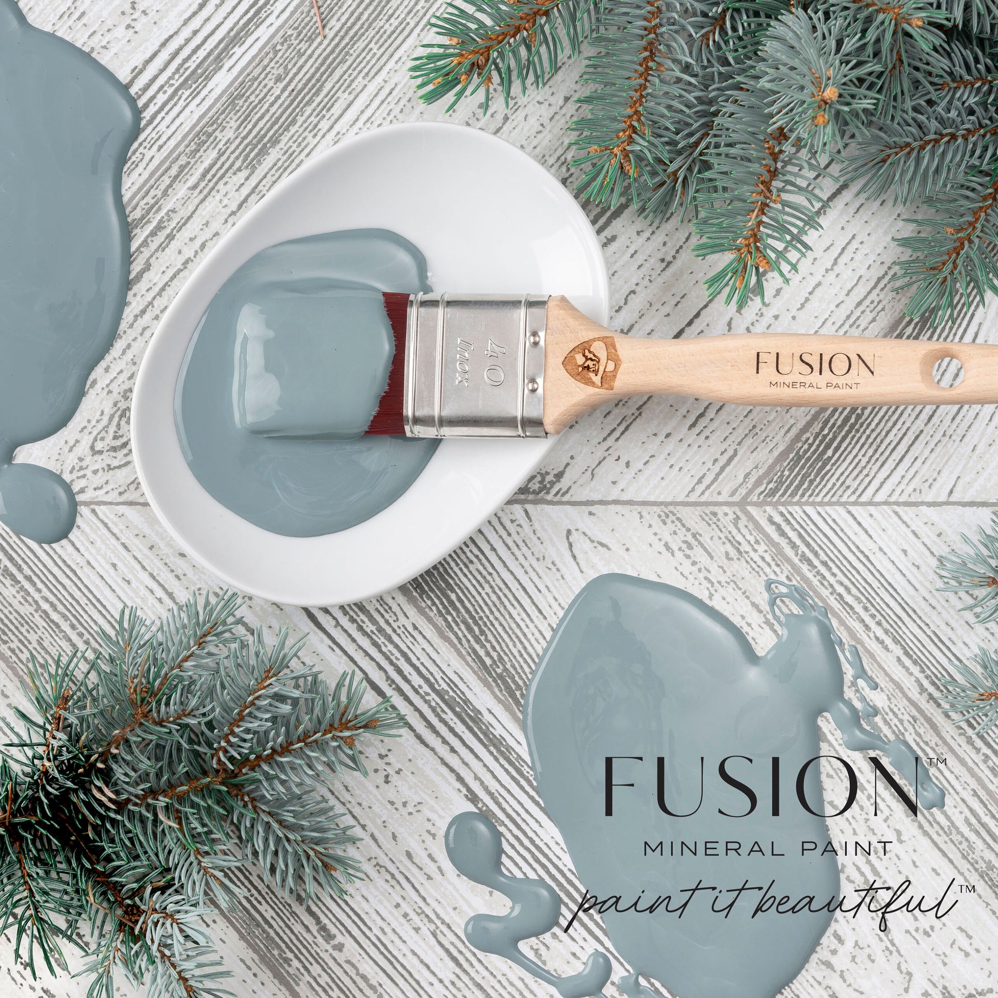 Fusion Mineral Paint Blue Pine aplicada en mueble de madera, acabado mate azul-verde