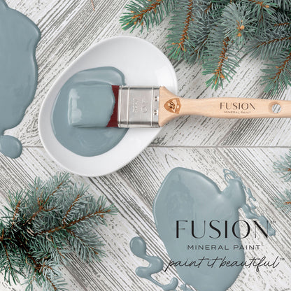 Fusion Mineral Paint Blue Pine aplicada en mueble de madera, acabado mate azul-verde