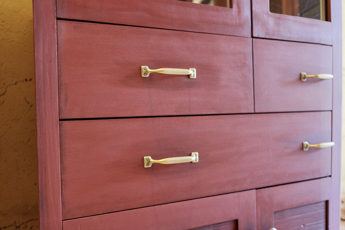 Tiradores clásicos de latón de aparador vintage mid century restaurado – Anaqa Design