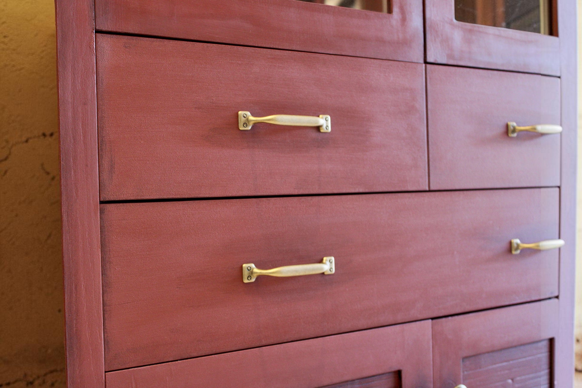 Tiradores clásicos de latón de aparador vintage mid century restaurado – Anaqa Design