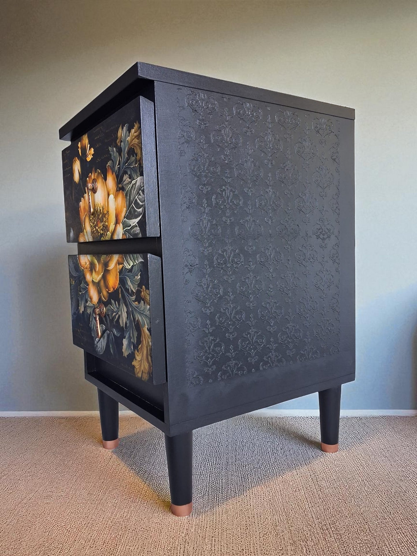 AGOTADO! Mesitas MCM con Frentes Florales – Para Dormitorio o Salón