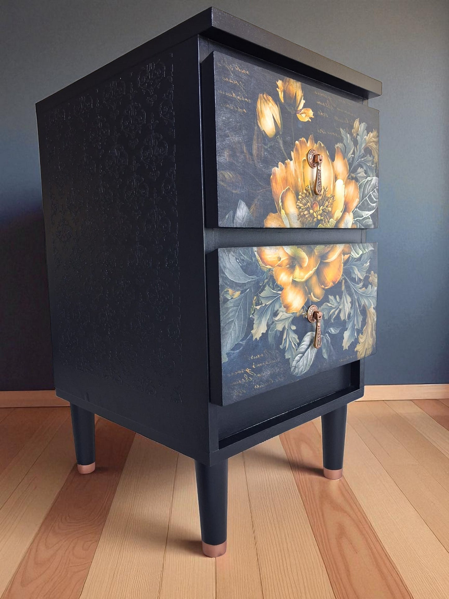 AGOTADO! Mesitas MCM con Frentes Florales – Para Dormitorio o Salón