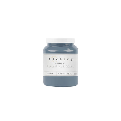 Bote Alchemy by Fusion Storm 500ml, pintura a la tiza gris medio con subtonos lavanda y azul, mezcla de limestone y chalk para restauración de muebles