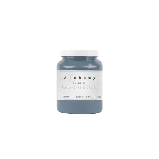 Bote Alchemy by Fusion Storm 500ml, pintura a la tiza gris medio con subtonos lavanda y azul, mezcla de limestone y chalk para restauración de muebles
