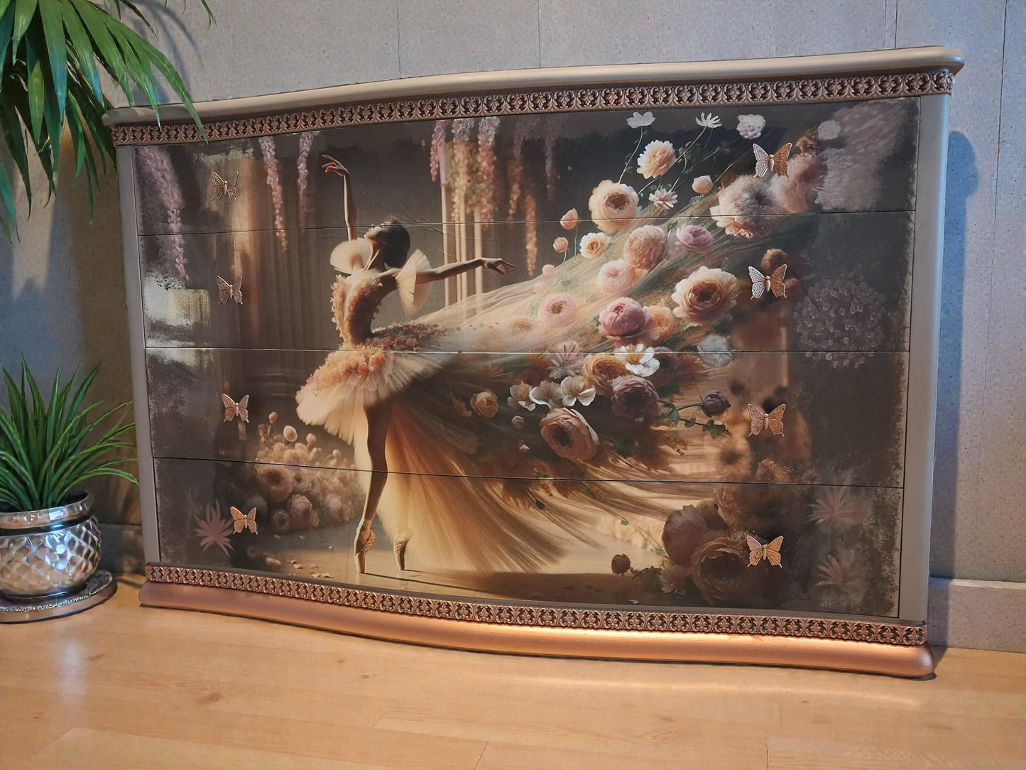 Vintage Ballet & Blooms Dresser – Restored Romantic Furniture / Cómoda Vintage Restaurada de Ballet y Flores