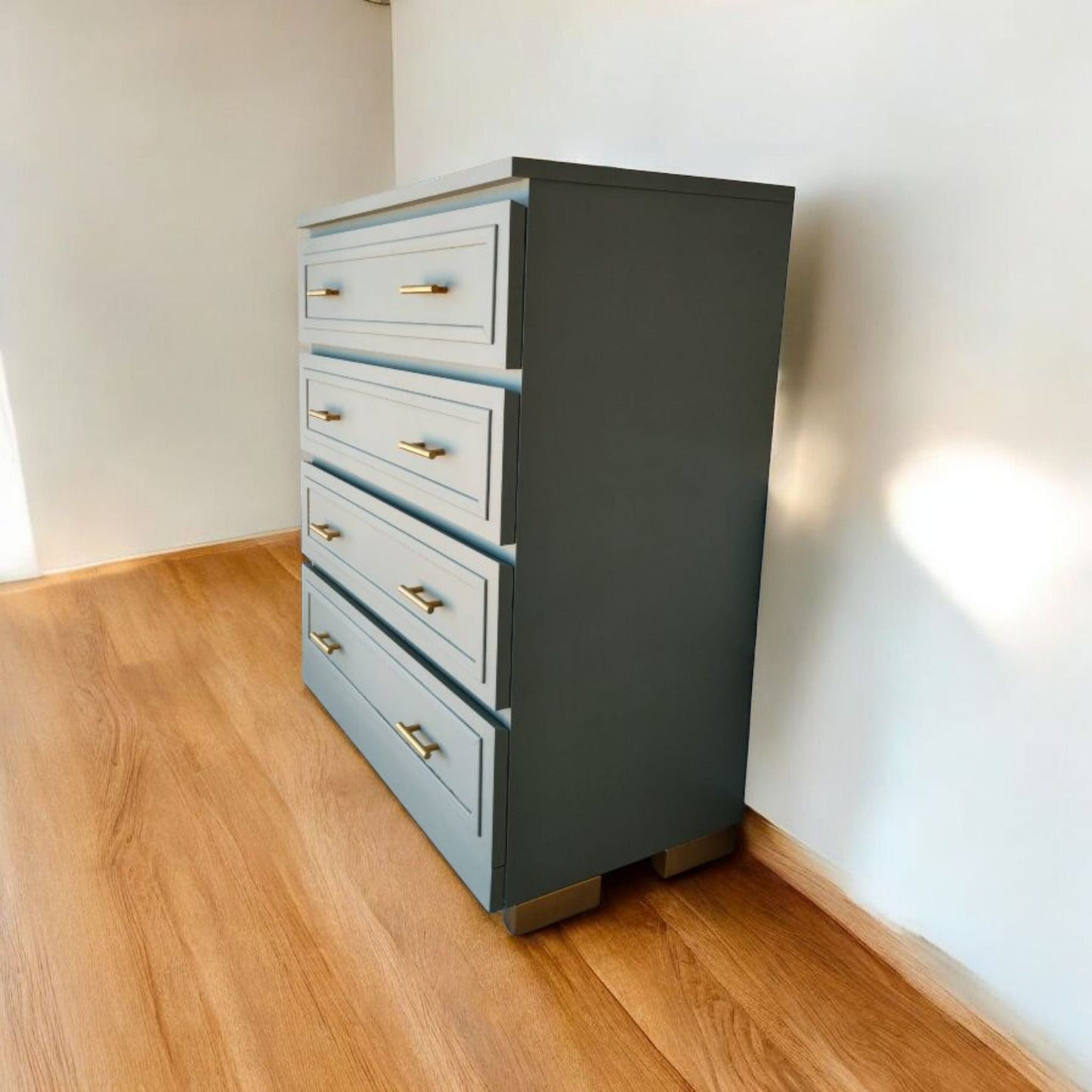 AGOTADO! Cómoda reciclada estilo Mid-Century Modern | Sustainable Green Chest of Drawers | Mueble vintage renovado | 4 cajones