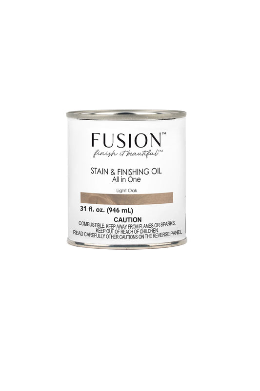 Bote de Aceite Fusion Stain and Finishing Oil Light Oak de 237 ml en tono roble claro para teñir, acondicionar y proteger madera