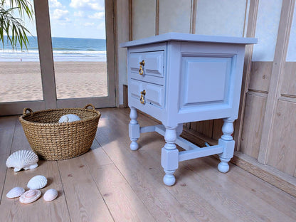 Restaurierter Nachttisch · Rustikale Möbel aus dem 19. Jahrhundert