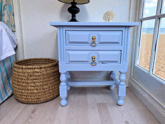 Restaurierter Nachttisch · Rustikale Möbel aus dem 19. Jahrhundert