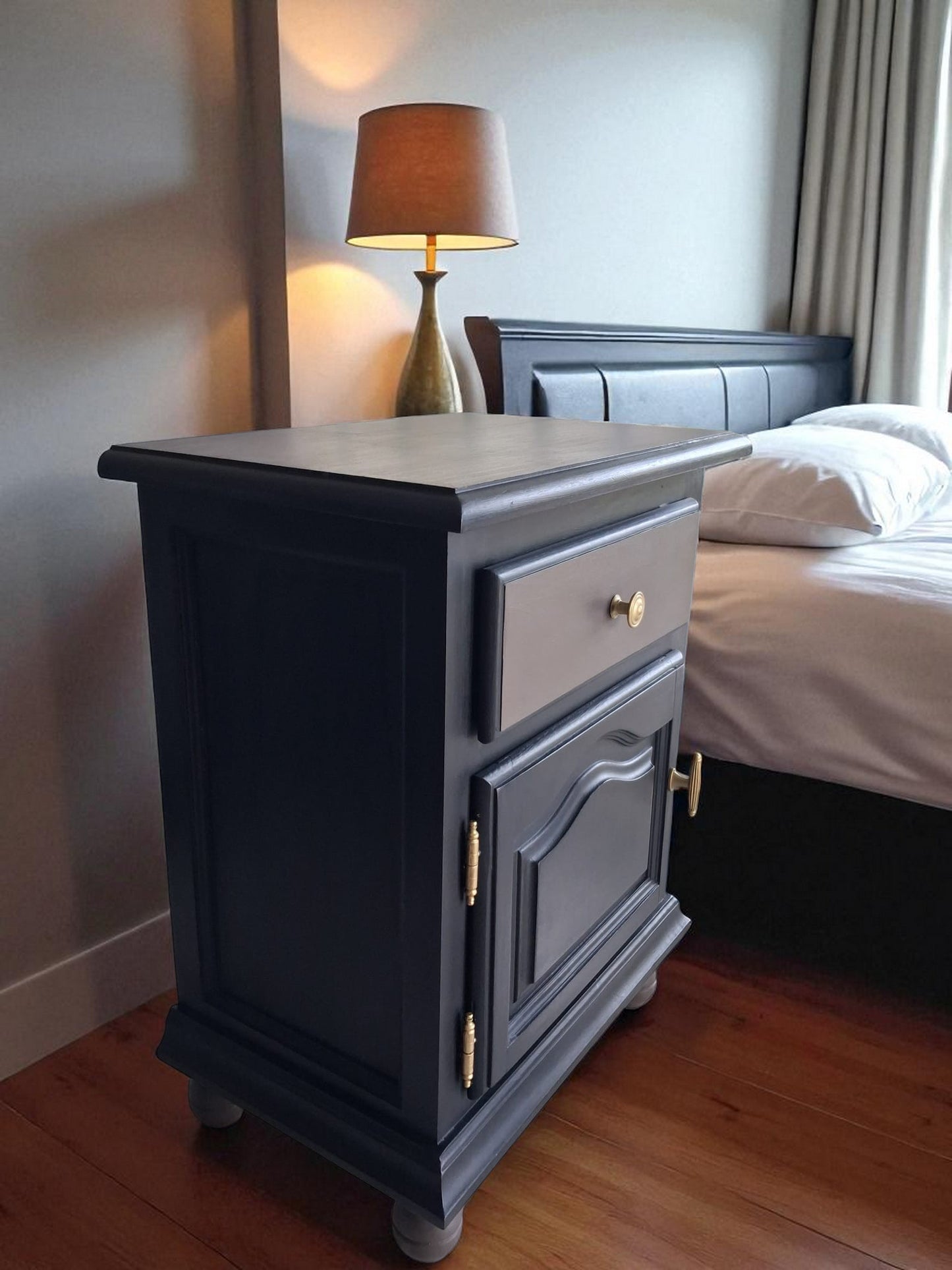 AGOTADO! Antique Nightstand / Mesitas de Noche Antiguas Restauradas – Solid Wood, Brass Handles, Eco Finish