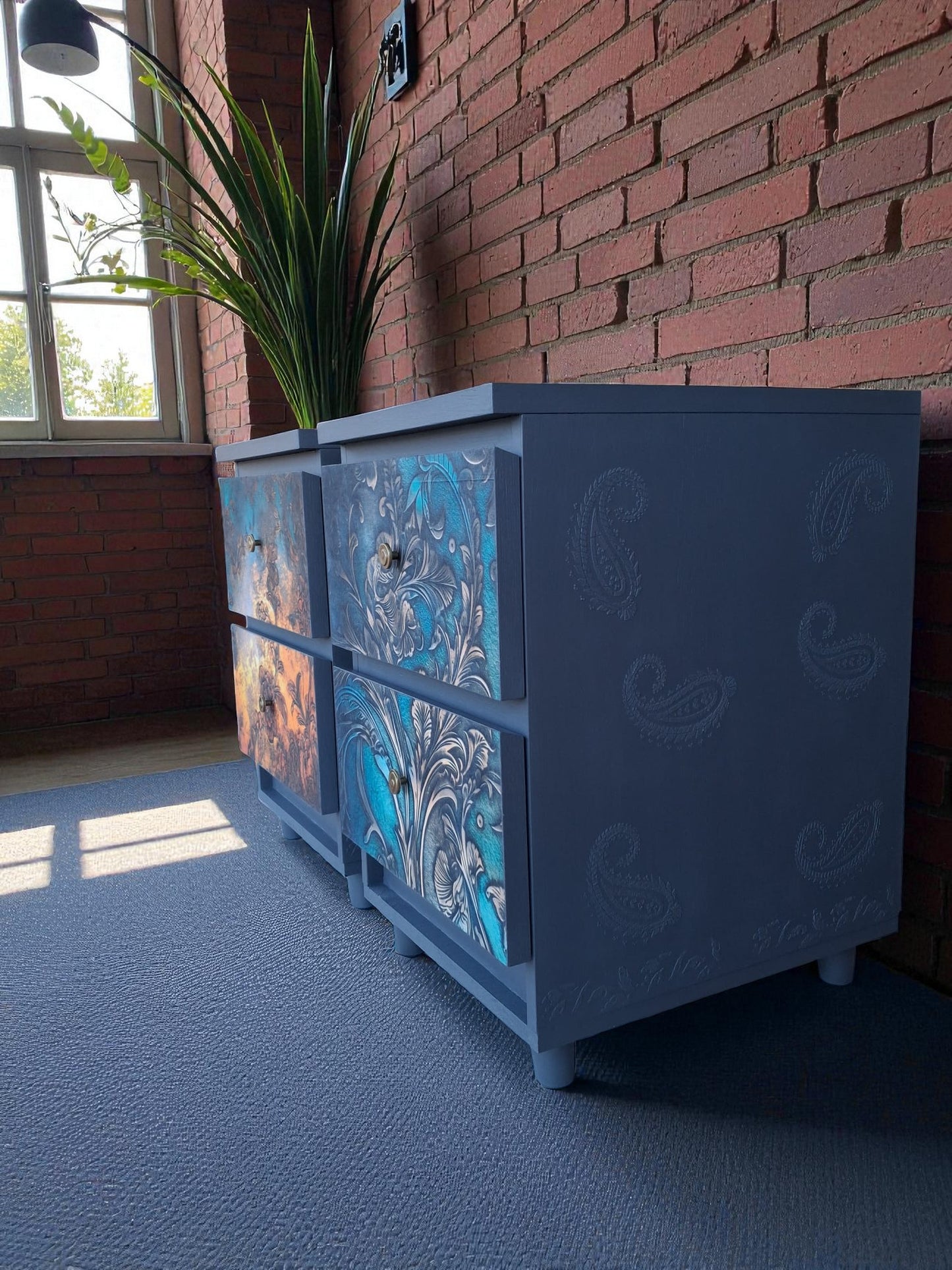 Mid-Century Nightstands with Floral Fronts – Perfect for Bedroom or Living Room / Mesitas MCM con Frentes Florales – Para Dormitorio o Salón