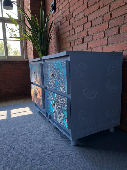 Mid-Century Nightstands with Floral Fronts – Perfect for Bedroom or Living Room / Mesitas MCM con Frentes Florales – Para Dormitorio o Salón