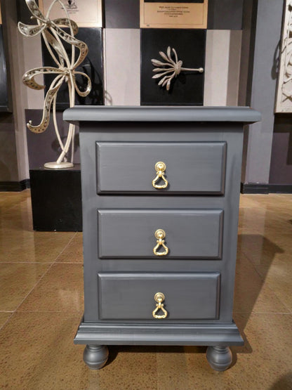 Restored French Provincial Bedside Tables | Mesitas de Noche Provenzales Restauradas, Solid Wood, Eco Paint, Bronze Handles