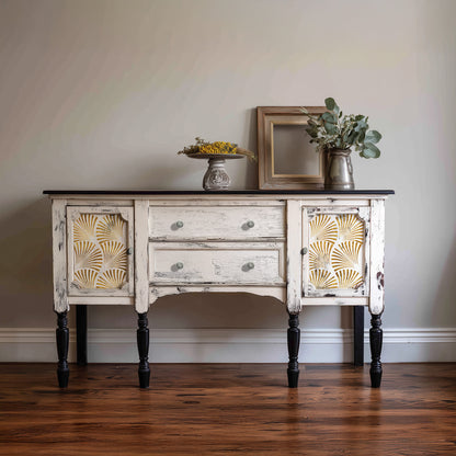 Transferencia Geo Wave Re-Design with Prima en aparador blanco envejecido con patas torneadas negras - abanicos dorados en puertas laterales, estilo shabby chic restaurado
