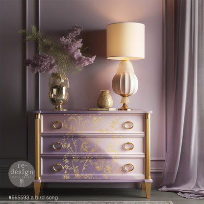 Transferencia decorativa Gold Foil A Bird Song de Kacha – Re-Design with Prima, diseño de pájaros dorados entre ramas para muebles y decoración | Anaqa Design
