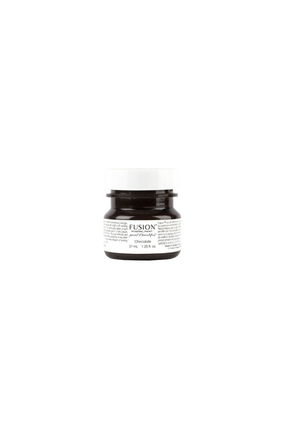 Tester de Fusion Mineral Paint Chocolate, muestra de color marrón profundo para proyectos decorativos

