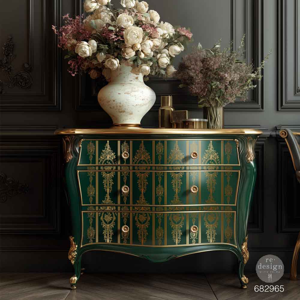 Transferencia Gold Foil Chateau Filigree Kacha aplicada en superficie oscura - detalle de medallones florales y franjas arquitectónicas doradas - Re-Design with Prima
