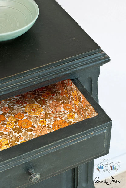 Graphite - Annie Sloan CHALK PAINT TM decorative paint