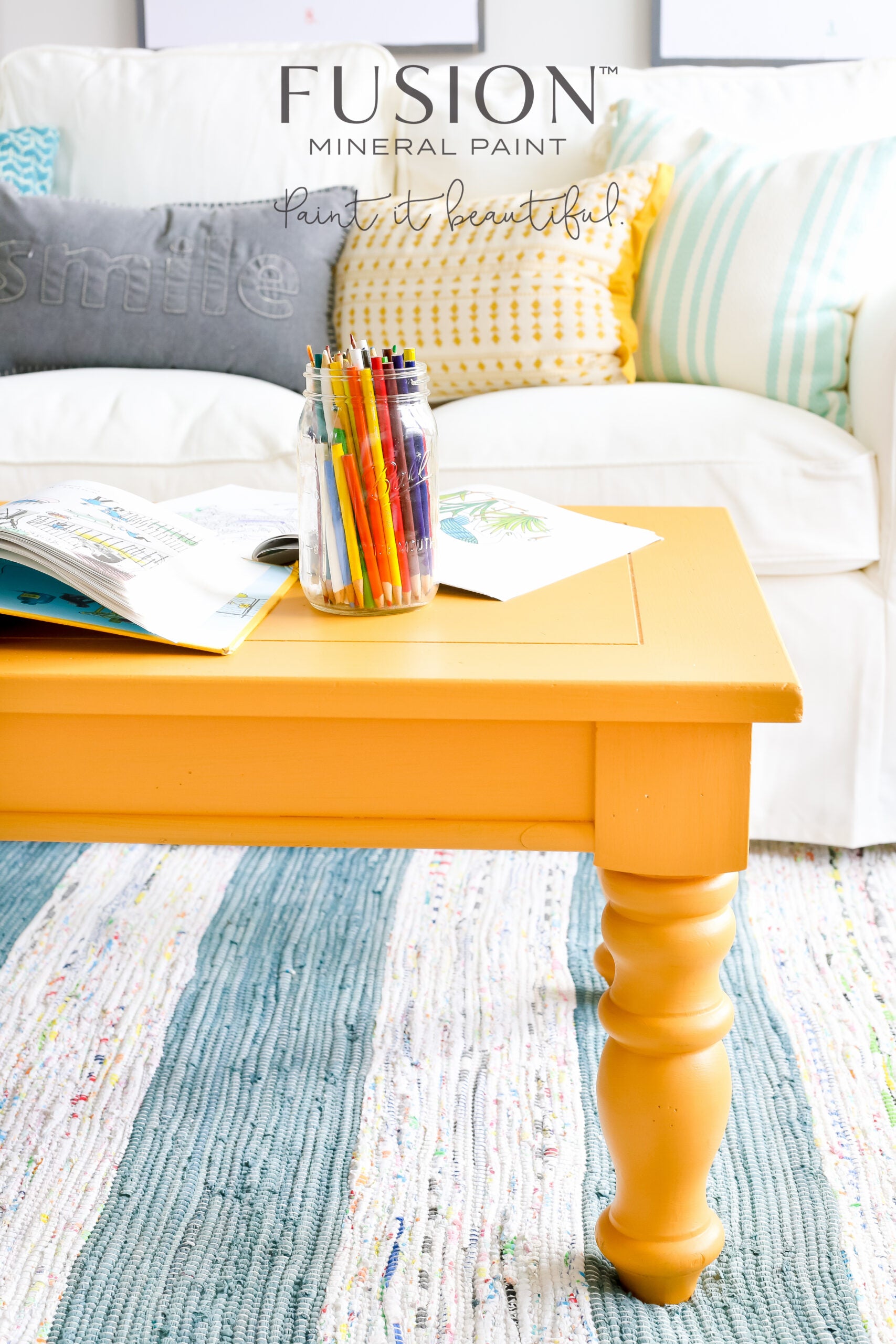 Mesa de centro restaurada con Fusion Mineral Paint Mustard, acabado mate amarillo mostaza vibrante