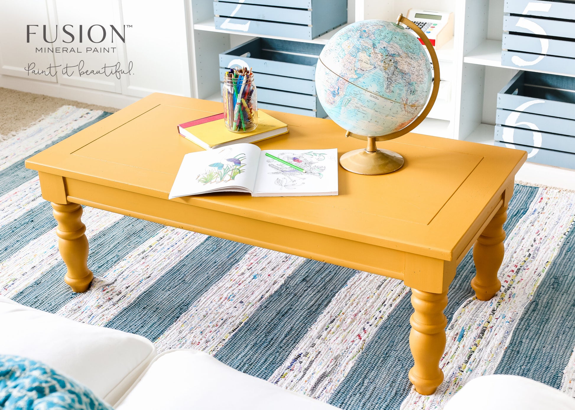 Mesa de centro pintada con Fusion Mineral Paint Mustard, vista completa con acabado mate amarillo mostaza