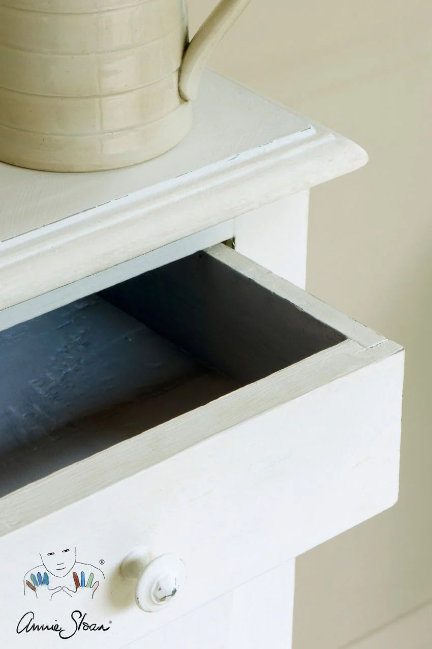 Old White - Annie Sloan CHALK PAINT TM decorative paint