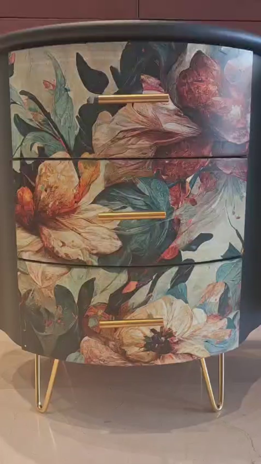 Mesitas de noche boho con 3 cajones y diseño floral pintado a mano - detalle frontal