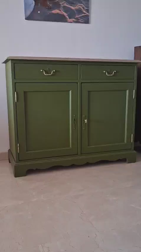 Aparador antiguo restaurado a mano en Spanish Olive verde oliva - estilo rústico andaluz pieza única. video