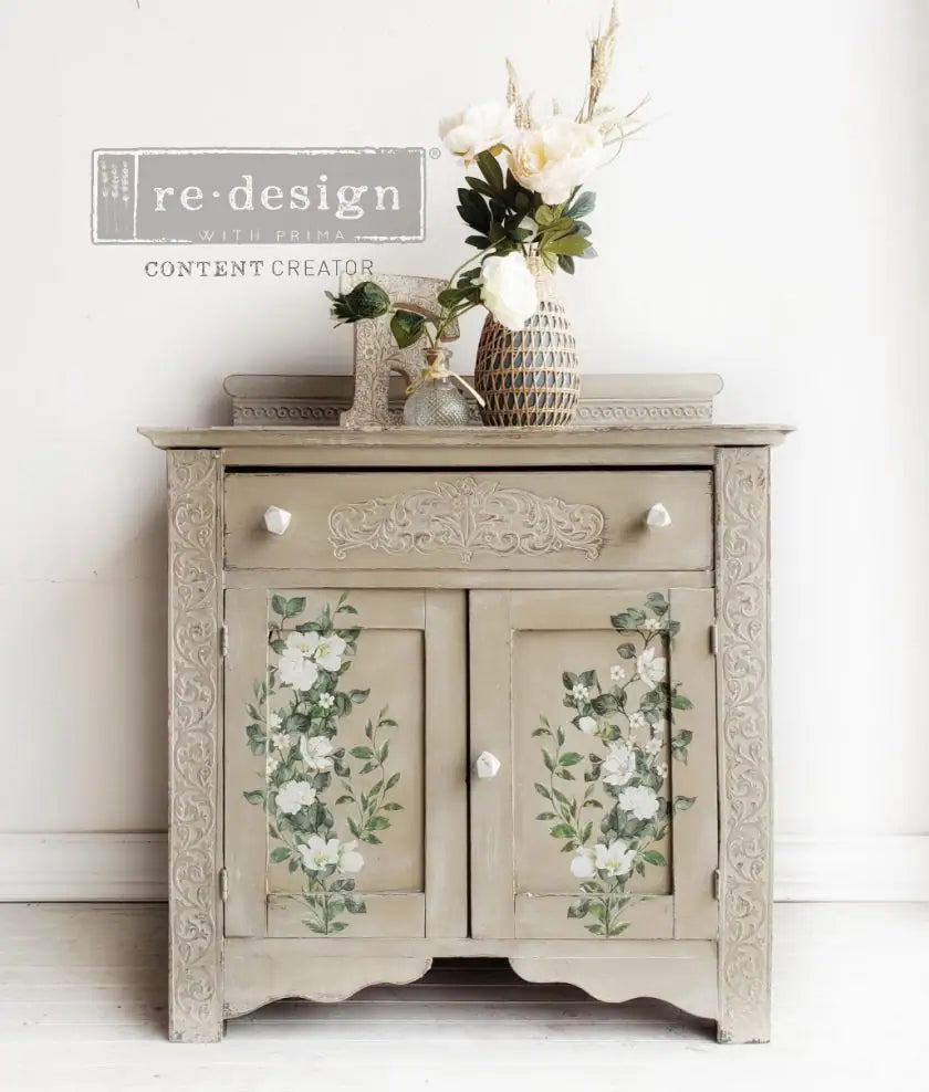 Transferencia decorativa Flowers On The Trellis en vitrina gris plateado restaurada - flores blancas y hojas verdes en celosía en puertas inferiores - Re-Design with Prima - ambassador ReBranded by Rachael
