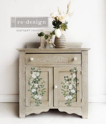 Transferencia decorativa Flowers On The Trellis en vitrina gris plateado restaurada - flores blancas y hojas verdes en celosía en puertas inferiores - Re-Design with Prima - ambassador ReBranded by Rachael
