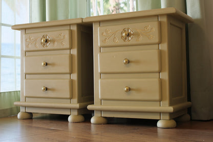 Detalle acabado chalk paint verde limón beige mesita noche vintage restaurada artesanalmente