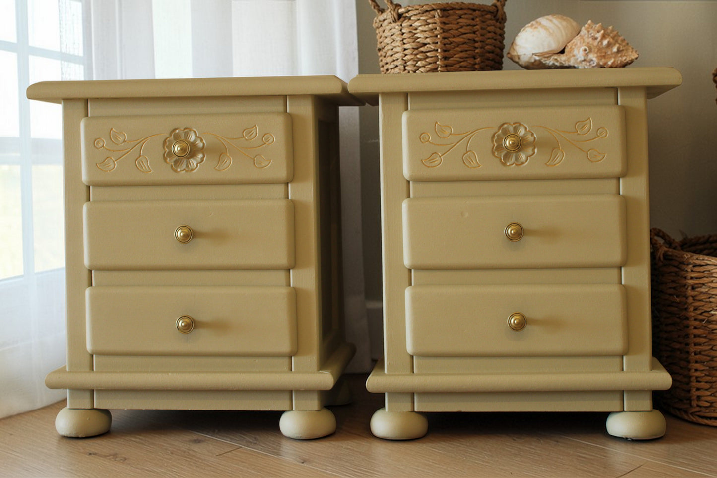 Par mesitas noche vintage boho andaluzas pintadas a mano, conjunto de 2, verde limón beige